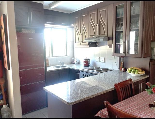 2 BEDROOM FLAT FOR SALE IN BLUFF